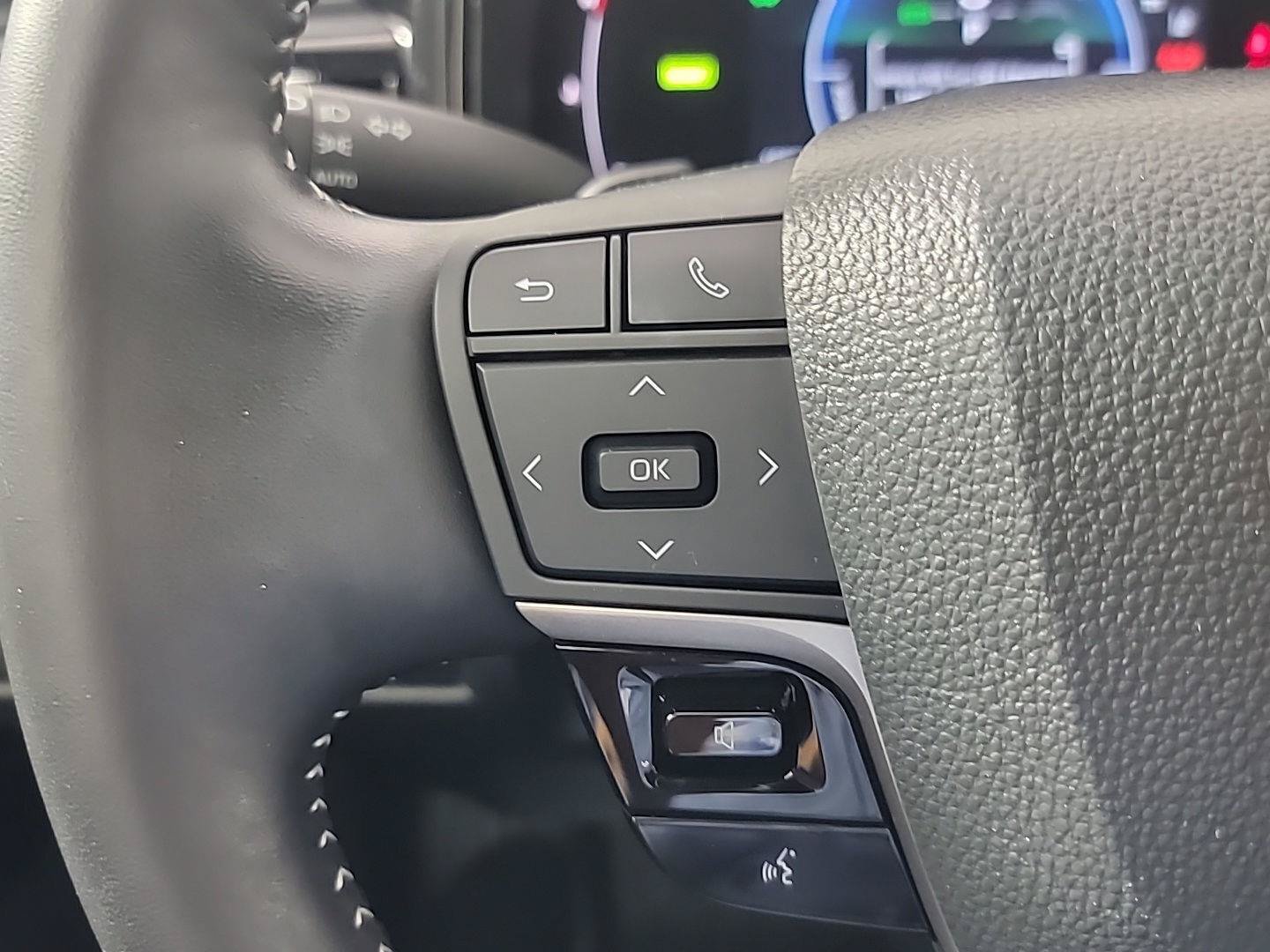 Used 2025 Toyota Camry SE w/ Convenience Package FWD image 26