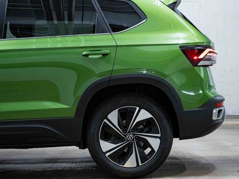 New 2025 Volkswagen Taos SE image 4