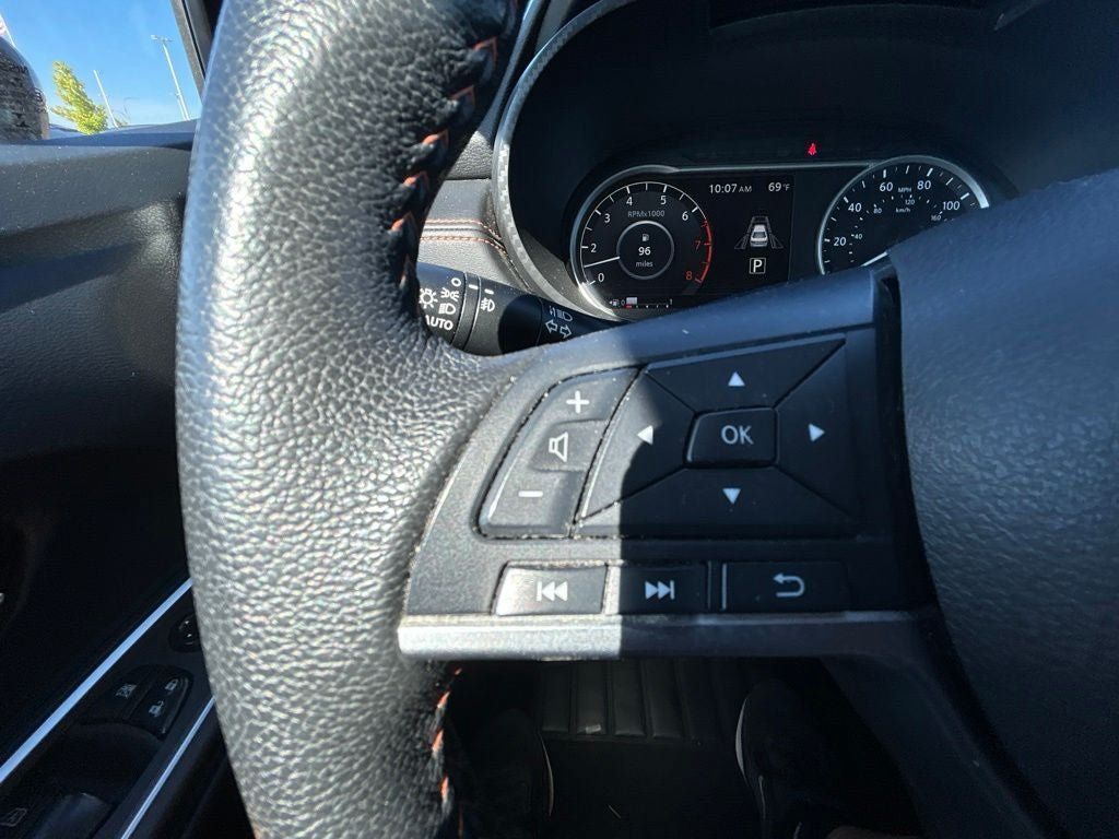 Used 2021 Nissan Versa SR FWD image 18