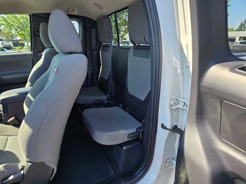 Used 2017 Toyota Tacoma SR5 RWD image 16
