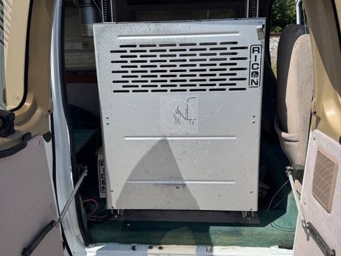 Used 1997 Ford E-150 and Econoline 150 RWD image 20