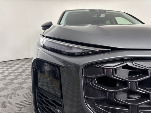 New 2026 Audi Q3 quattro 2.0T AWD/4WD image 2