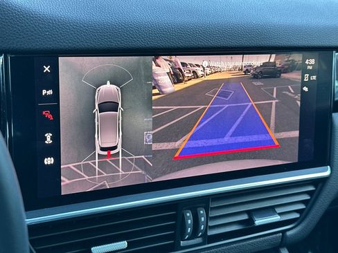 Used 2023 Porsche Cayenne Platinum Edition image 19