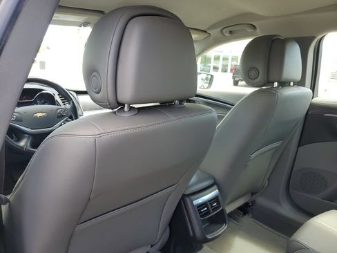 Used 2014 Chevrolet Impala LT FWD image 27