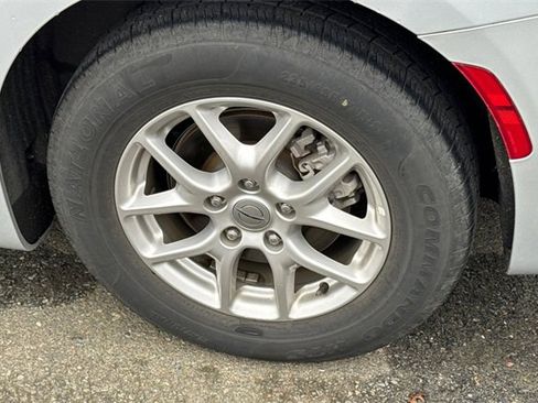 Used 2024 Chrysler Pacifica Touring-L image 8