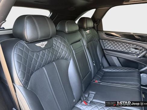 Used 2020 Bentley Bentayga AWD/4WD image 30