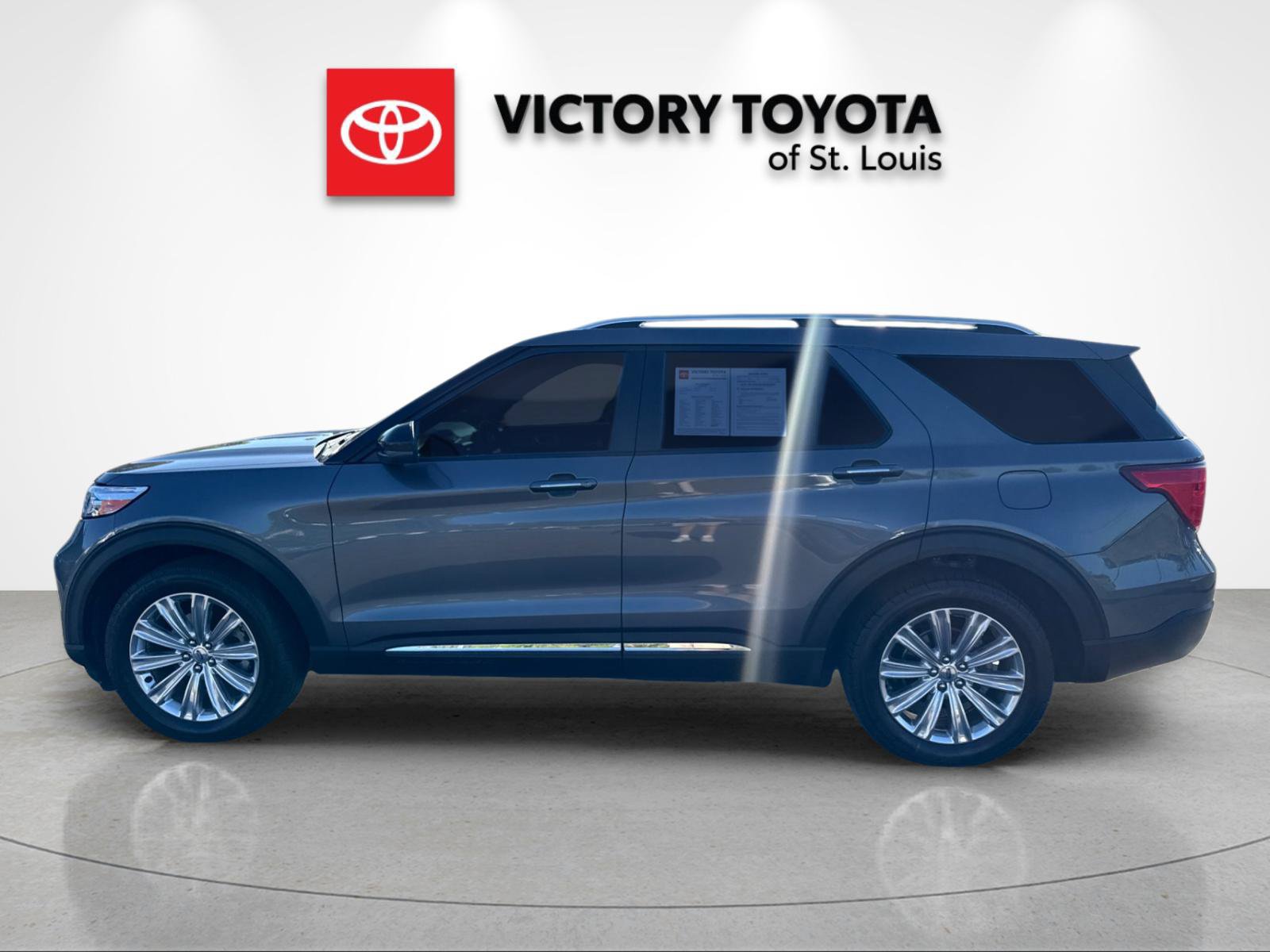 Used 2021 Ford Explorer Limited w/ Equipment Group 301A AWD/4WD image 6