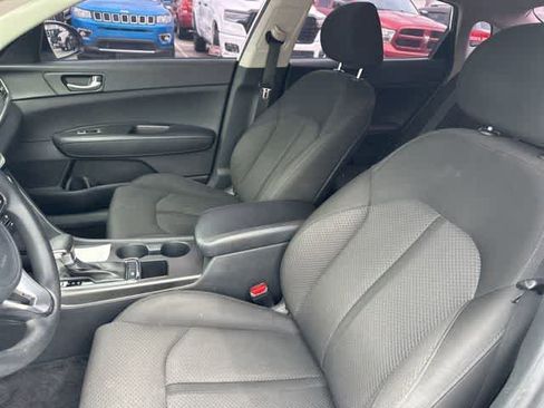 Used 2018 Kia Optima LX w/ 17" Alloy Wheels Package FWD image 3