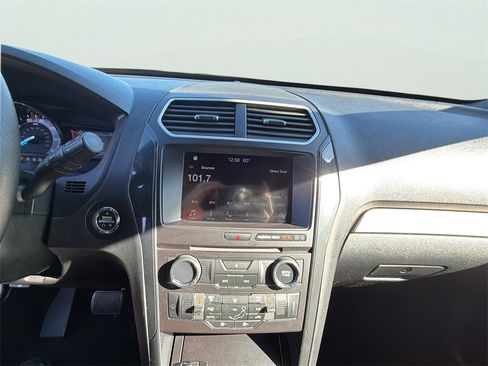 Used 2018 Ford Explorer XLT w/ Equipment Group 201A image 23