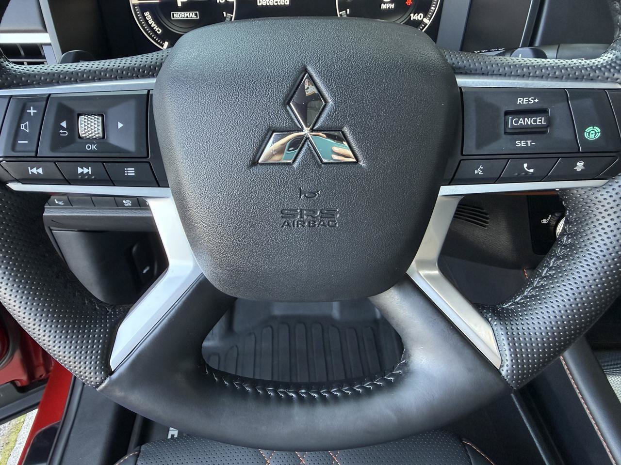 Used 2025 Mitsubishi Outlander SEL AWD/4WD image 16