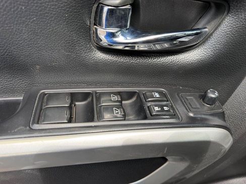 Used 2017 Nissan Titan SL AWD/4WD image 17