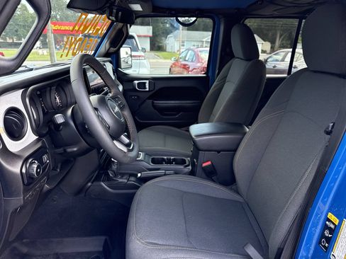 Used 2024 Jeep Wrangler Unlimited Sport AWD/4WD image 9