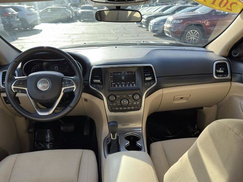 Used 2019 Jeep Grand Cherokee Laredo image 33