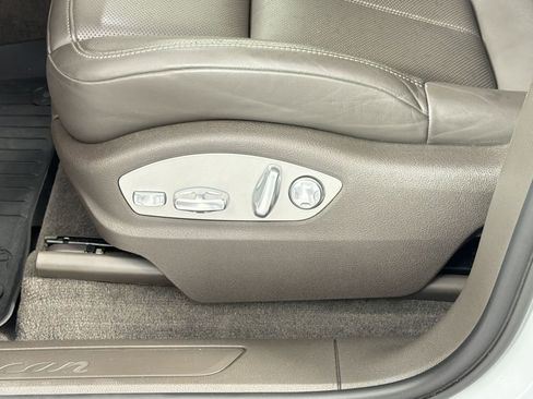 Certified 2022 Porsche Macan AWD/4WD image 16