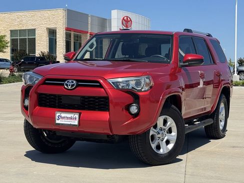 Used 2020 Toyota 4Runner SR5 AWD/4WD image 2