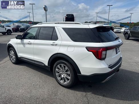 New 2026 Ford Explorer Platinum RWD image 5