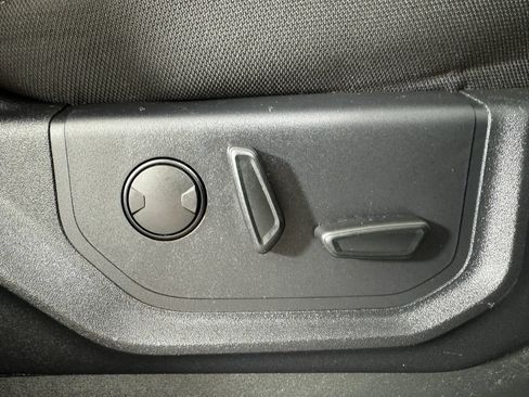 Used 2019 Ford F150 XLT w/ Equipment Group 302A Luxury AWD/4WD image 34