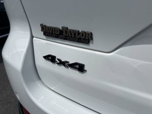 Used 2024 Jeep Grand Cherokee Limited w/ Black Appearance Package image 39