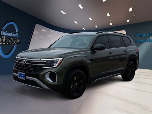 New 2026 Volkswagen Atlas Peak Edition image 8