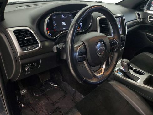 Used 2018 Jeep Grand Cherokee Altitude AWD/4WD image 11
