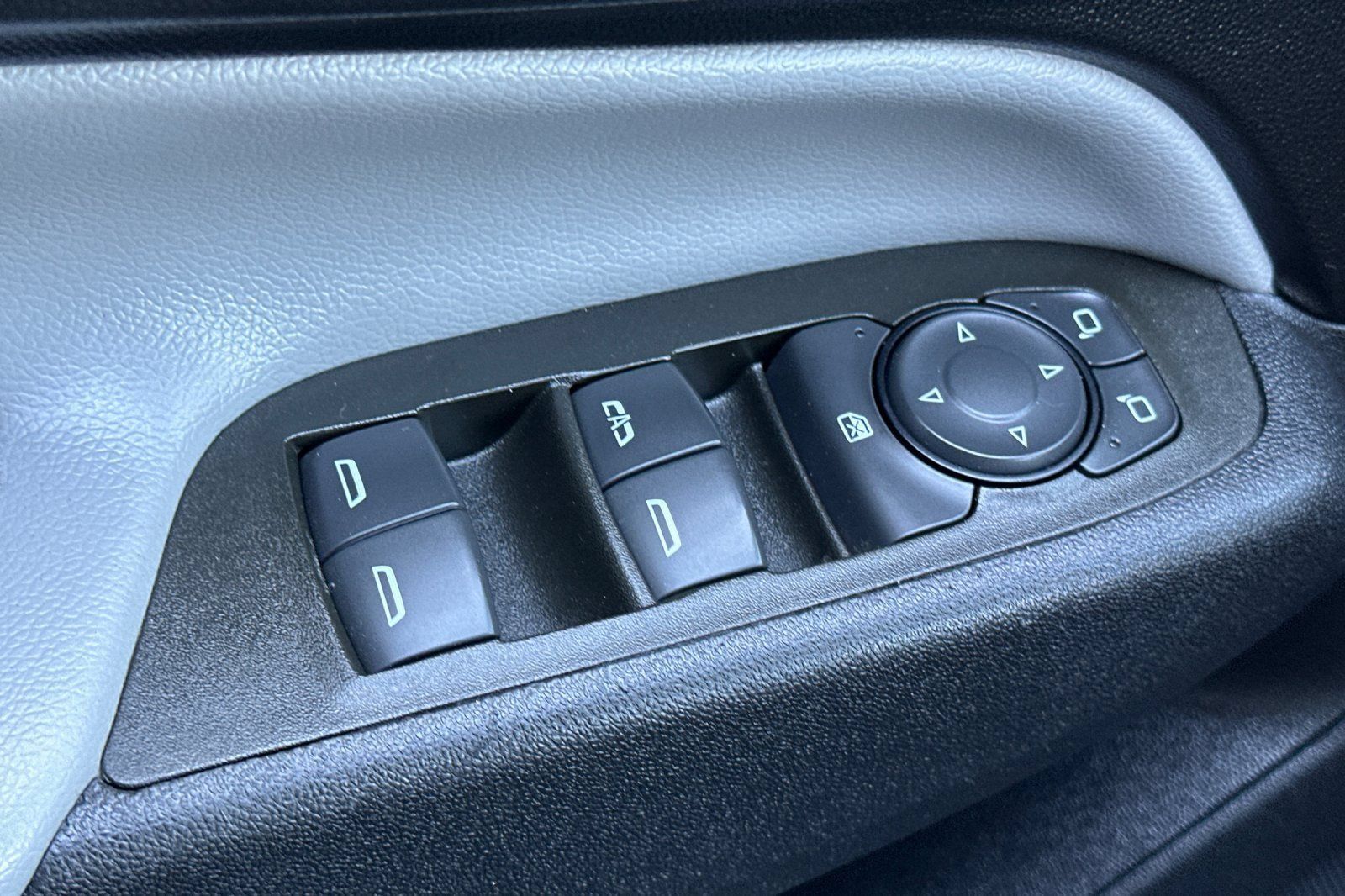 Used 2023 Chevrolet Equinox LS w/ LPO, Floor Liner Package FWD image 14