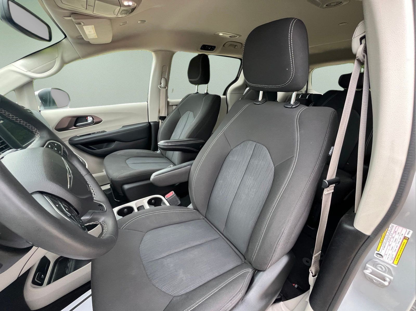 Used 2023 Chrysler Voyager LX FWD image 12