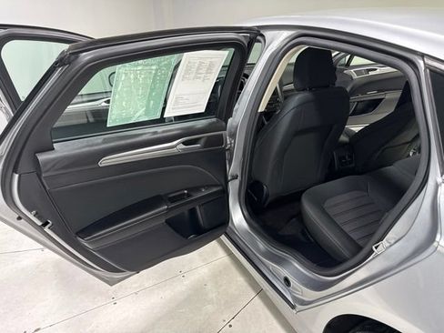 Used 2020 Ford Fusion SE FWD image 22
