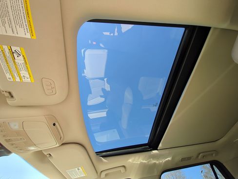 Used 2024 Ford Expedition Limited AWD/4WD image 18