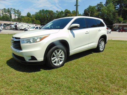 Used 2016 Toyota Highlander LE FWD image 27