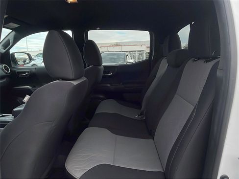 Used 2021 Toyota Tacoma TRD Off-Road image 18