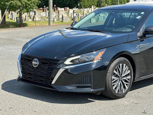 Used 2025 Nissan Altima 2.5 SV FWD image 35