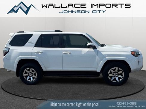 Used 2018 Toyota 4Runner TRD Off-Road Premium AWD/4WD image 6