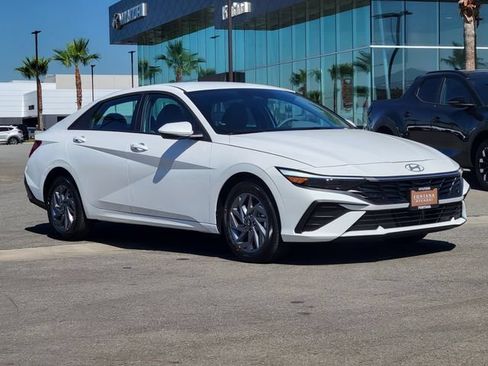 New 2026 Hyundai Elantra Hybrid FWD image 34