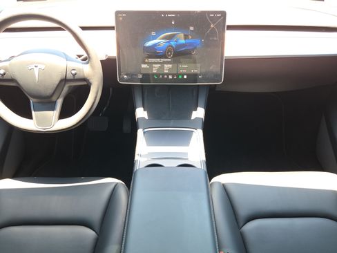 Used 2022 Tesla Model Y Long Range AWD/4WD image 14