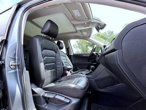 Used 2018 Volkswagen Tiguan SEL Premium AWD/4WD image 15