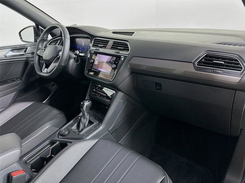 Used 2022 Volkswagen Tiguan SE R-Line image 30