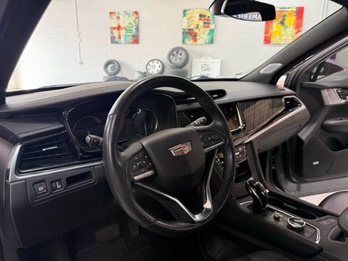 Used 2023 Cadillac XT6 Premium Luxury FWD image 10