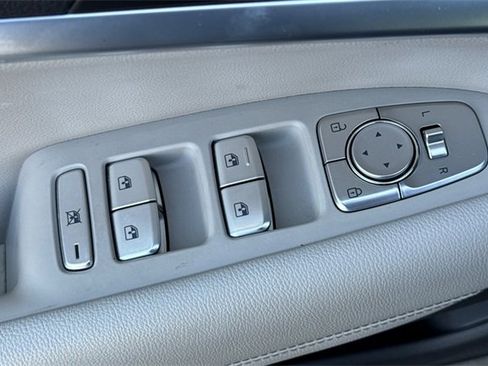 Used 2023 Genesis G70 2.0T image 12