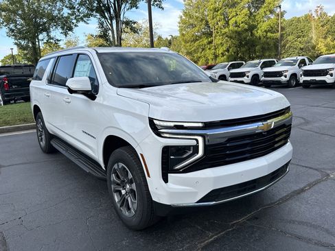 New 2025 Chevrolet Suburban LS image 3