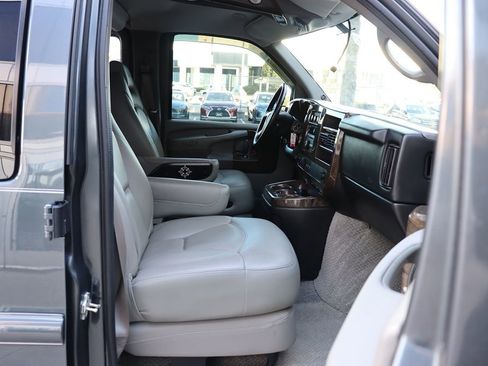 Used 2014 GMC Savana 1500 image 18