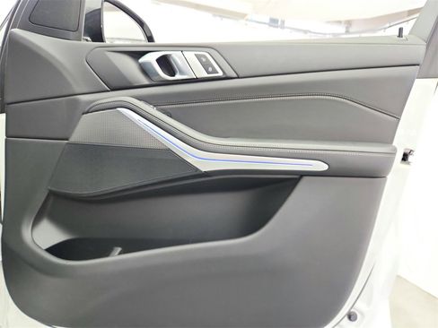 Used 2022 BMW X5 M50i image 32