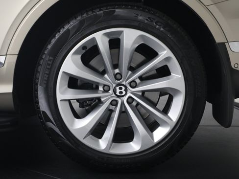 Certified 2021 Bentley Bentayga AWD/4WD image 15