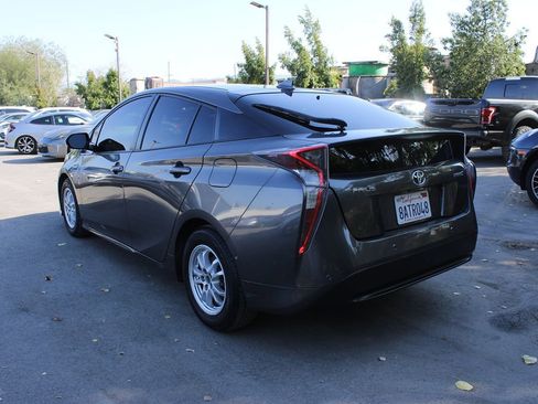 Used 2017 Toyota Prius Two w/ Prius Two Safety Plus Package FWD image 5