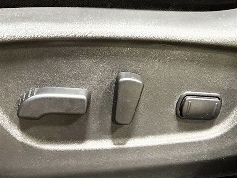 Used 2017 Nissan Rogue SV image 18