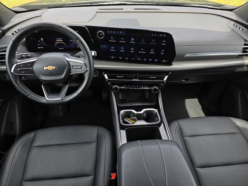 Used 2025 Chevrolet Traverse LT FWD image 11
