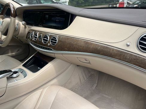 Used 2017 Mercedes-Benz S 550 4MATIC Sedan image 32