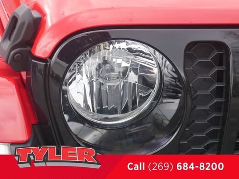 Certified 2022 Jeep Gladiator Sport AWD/4WD image 10