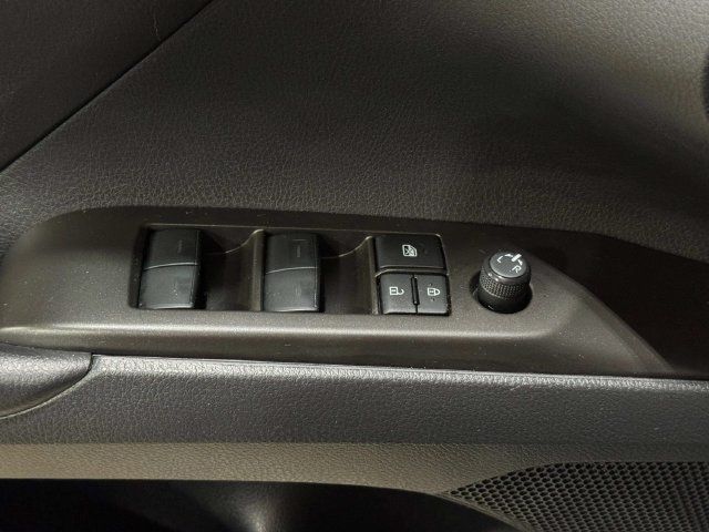 Used 2022 Toyota Camry SE w/ Cold Weather Package FWD image 18