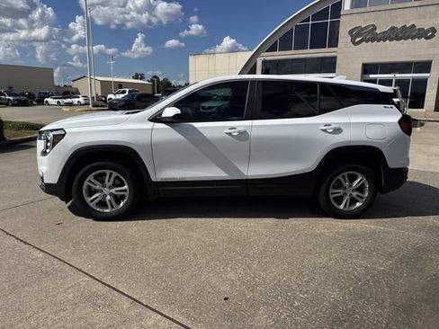 Used 2024 GMC Terrain SLE AWD/4WD image 8