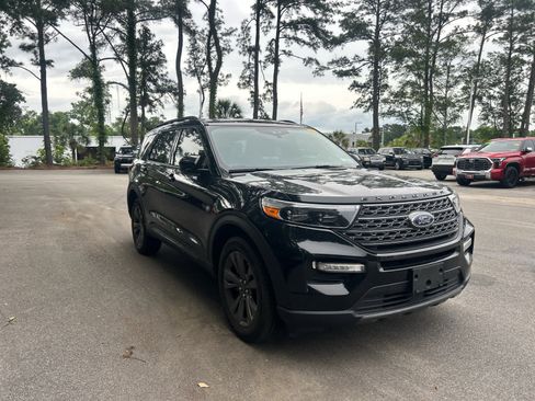Used 2023 Ford Explorer XLT w/ Equipment Group 202A AWD/4WD image 6